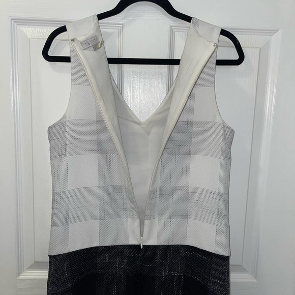 1. STATE Womens Ivory/Black Plaid Sleeveless V-Neck Asymmetrical Shift Dress - Picture 7 of 15